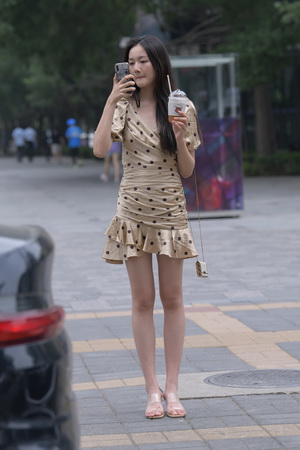 �ߵ����ȹ������Ů[384P/2.2G]